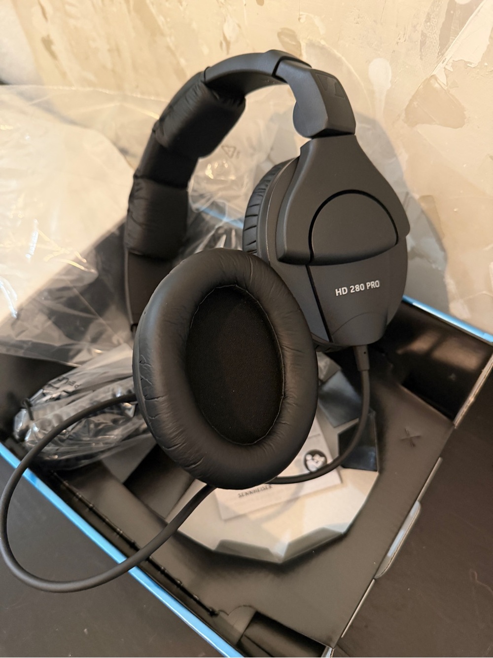 Sennheiser HD 280 Pro Studio Monitoring Headphones - Black. New in Box
